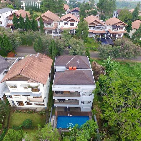 Hikari Hill View Villa 7 Bedrooms With A Private Swimming Pool And Billiard Bandung Exteriör bild