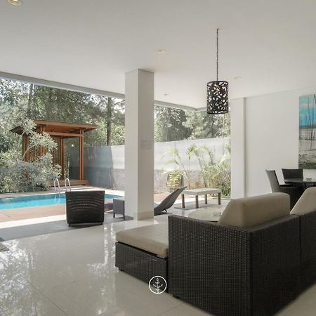 Hikari Hill View Villa 7 Bedrooms With A Private Swimming Pool And Billiard Bandung Exteriör bild