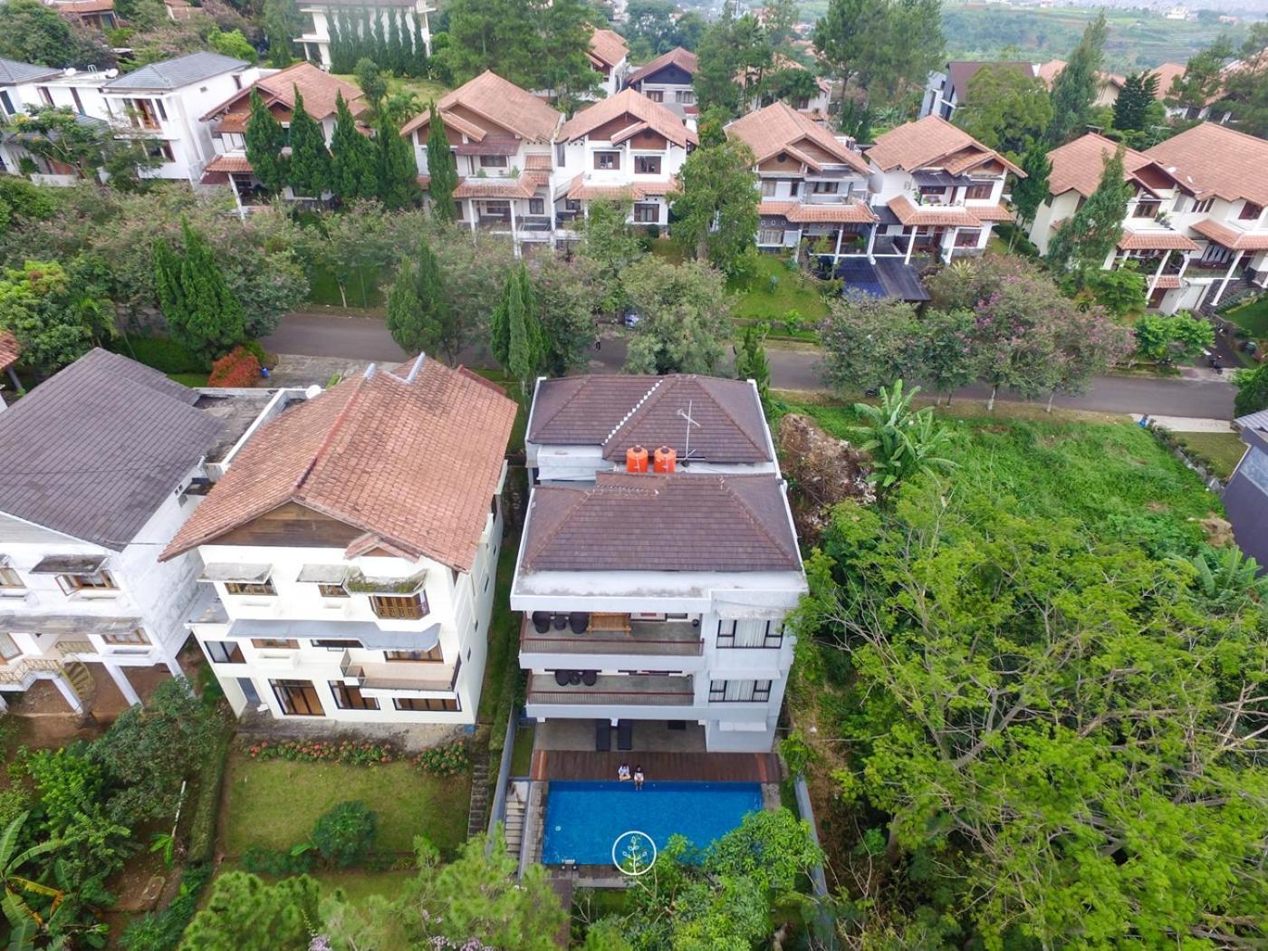 Hikari Hill View Villa 7 Bedrooms With A Private Swimming Pool And Billiard Bandung Exteriör bild
